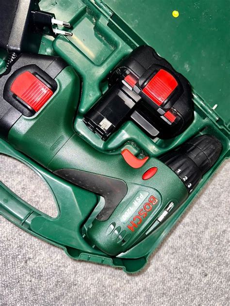 Detail ovládacieho panelu a rýchloupínacieho skľučovadla Bosch PSR 1200