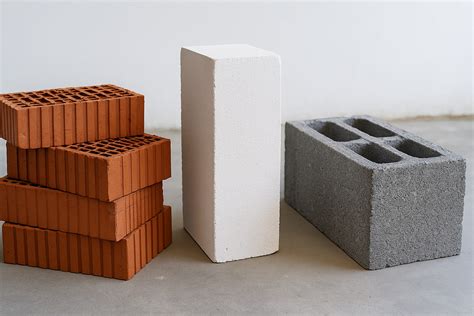 Porovnanie stavebných materiálov: tehla, pórobetón, betónové tvárnice