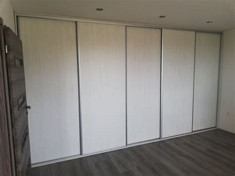 Ilustrácia SPS systému pre šikmé dvere vstavanej skrine