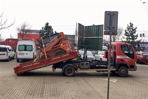 Stavebné materiály a doprava na stavenisko v Beluši