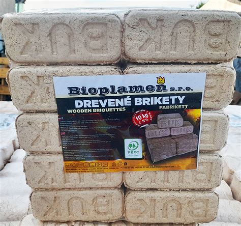 Drevené brikety a polená