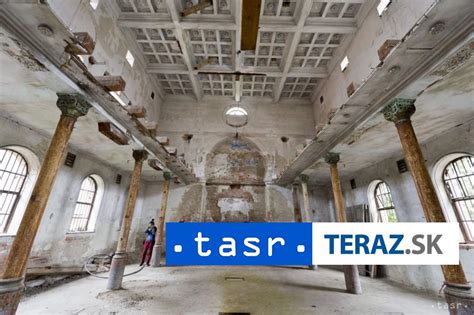 Interiér synagógy pred rekonštrukciou