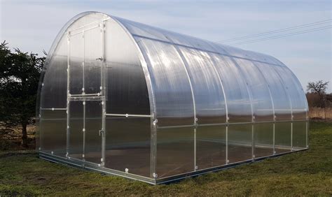 Pevnosť polykarbonátu v porovnaní so sklom