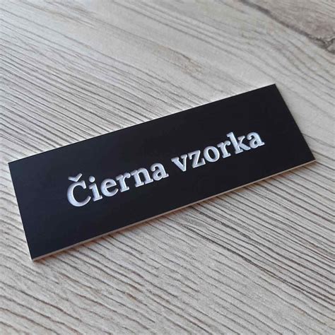 Ukážka rôznych typov menoviek na dvere