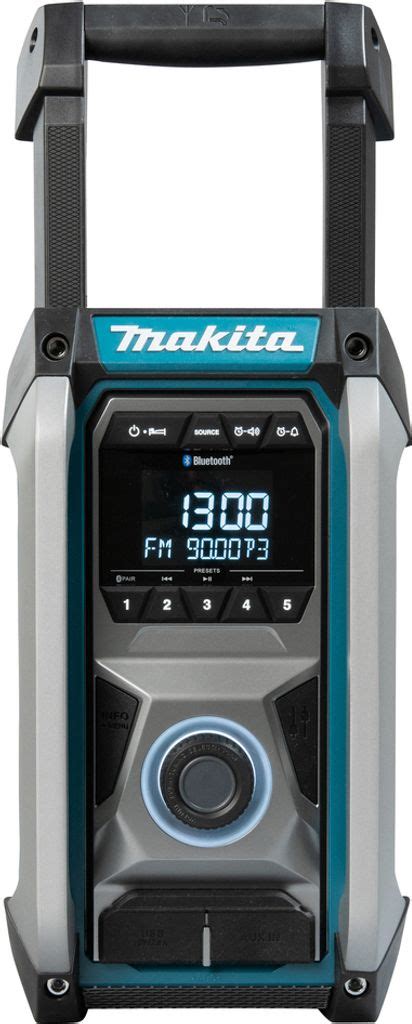 stavebné rádio Makita DMR115 v pracovnom prostredí