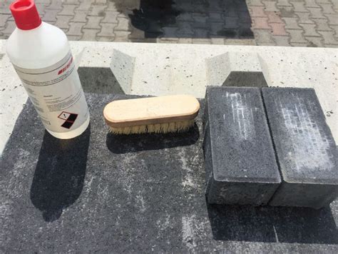 Vápenné výkvety na betónovom povrchu