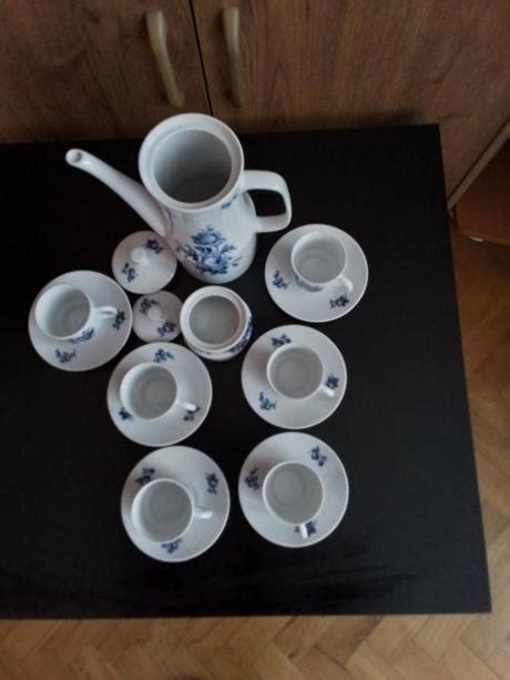 historická porcelánová súprava džbánu a umývadla