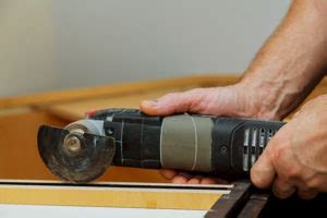 Multifunkčnosť oscilačnej brúsky pri práci s rôznymi materiálmi
