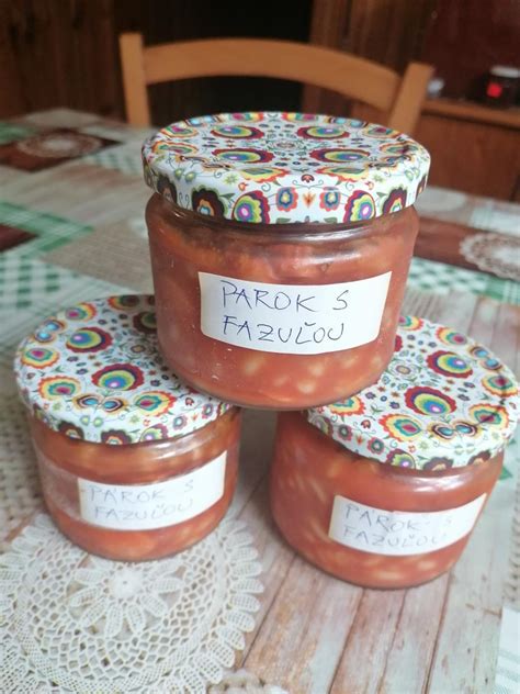 Sterilizované poháre s domácim paradajkovým pretlakom