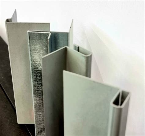 Rôzne varianty rohových profilov pre stavebníctvo