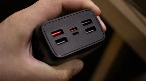 Rôzne typy auto prípojok a adaptérov