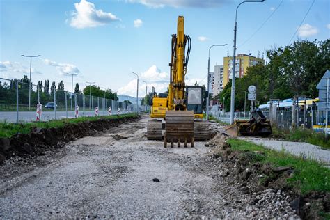 Práce na rekonštrukcii mosta na ceste II/527 v Senohrade
