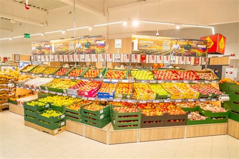 Stol s jedlom na plese