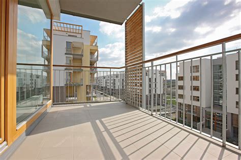 Moderný francúzsky balkónový systém