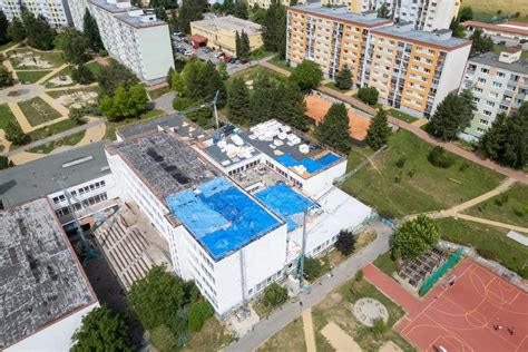 Vizualizácia zelenej strechy na škole v Banskej Bystrici