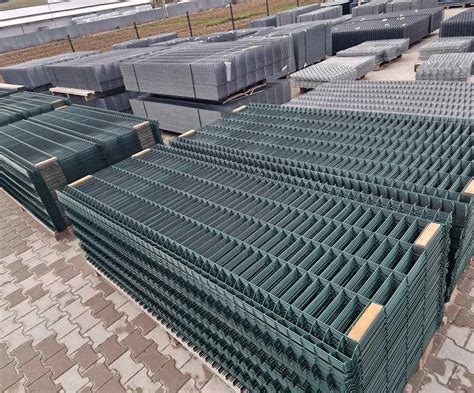 Rôzne typy pätiek na plotové stĺpiky