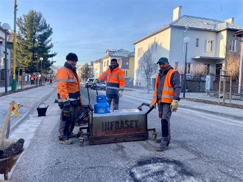 Ilustrácia havarijnej služby - technik pri oprave