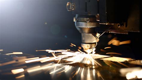 Schéma spracovania PVC dosiek - rezanie, vŕtanie, tvárnenie