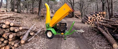 Štiepkovač dreva v prevádzke