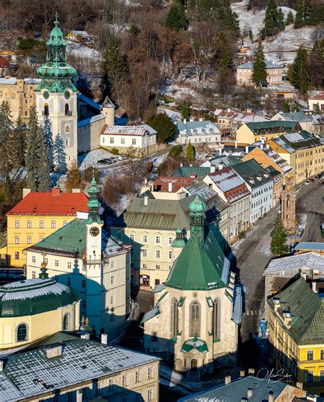 Panoráma Banskej Štiavnice s dominantami Starého Zámku a Kalvárie