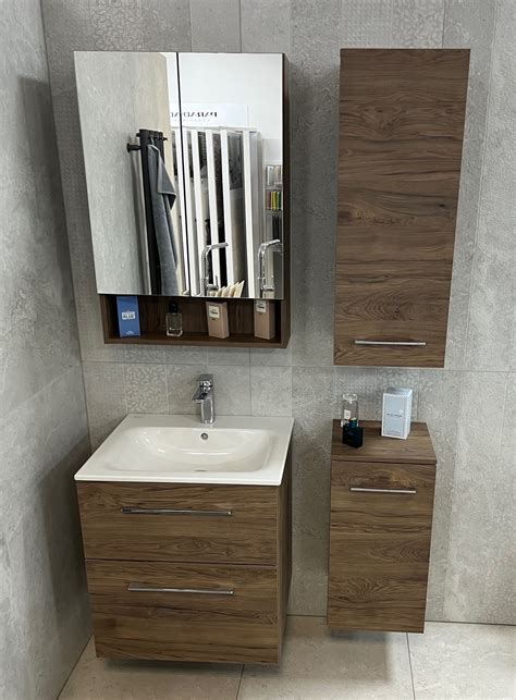 moderná kúpeľňová súprava