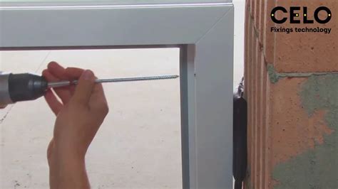 Použitie turbo skrutiek na upevnenie rámu okna