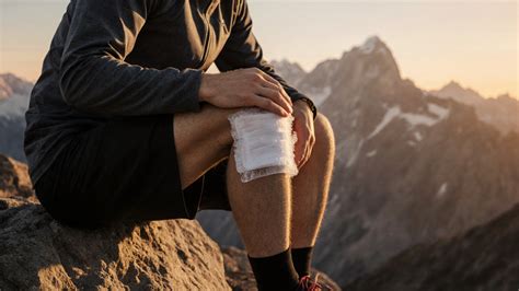 aplikácia chladivého obkladu na koleno