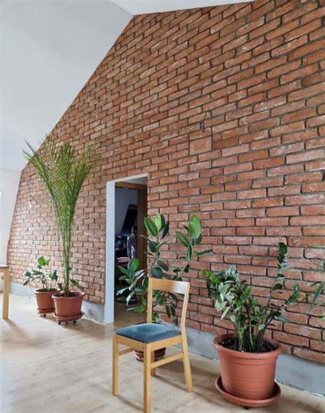 Ukážka interiéru s tehlovým obkladom