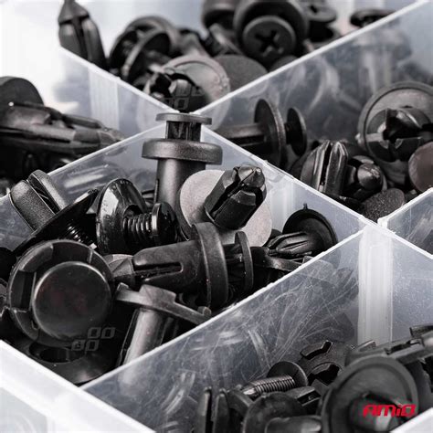 Ukážka rôznych typov čiernych rozetových kovaní