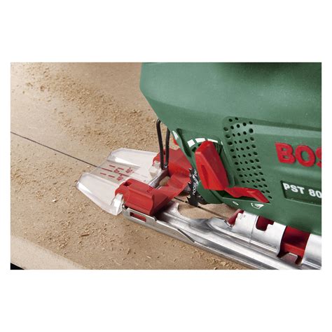 Detail funkcie Bosch CutControl na priamočiarej píle pre presné vedenie rezu