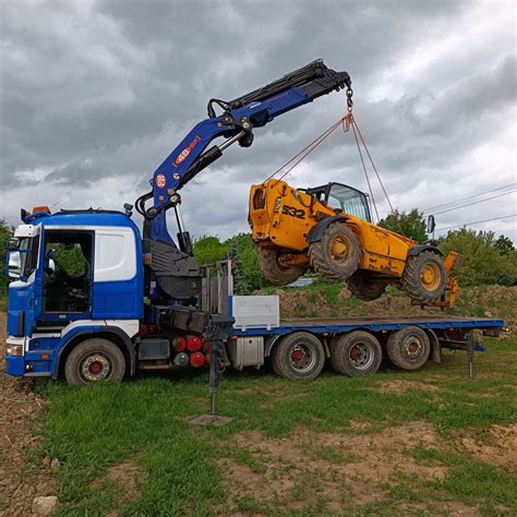 Služby dopravy stavebných materiálov s hydraulickou rukou