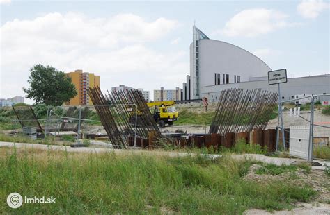 Ilustračná fotografia mixovacej lopaty na stavbe