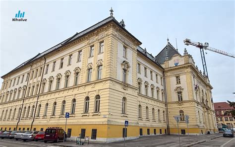 Historická hospodárska budova pred rekonštrukciou