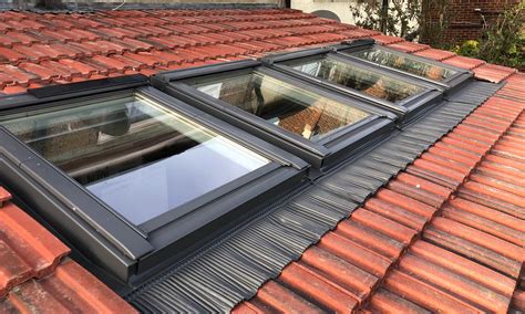 Príklady interiérových a exteriérových doplnkov VELUX pre optimálny komfort