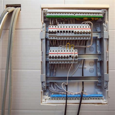 Porovnanie vzdušnej a káblovej elektrickej prípojky
