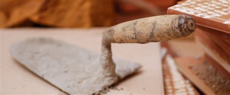 Cement a stavebné náradie