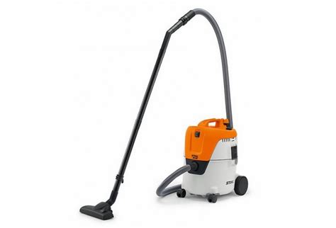 priemyselný vysávač STIHL pri práci v dielni