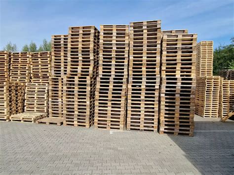 palety s vrecami cementu a stavebnou chémiou