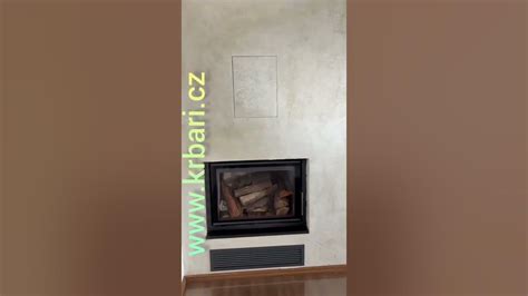 ukážka moderného krbu s rôznymi typmi obkladových materiálov