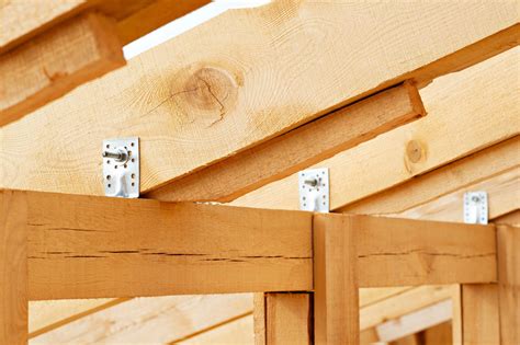 Detail spoja drevených lamiel v škárovke