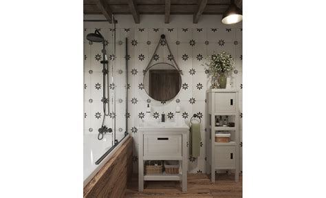 Retro kúpeľňa s modrým patchwork obkladom