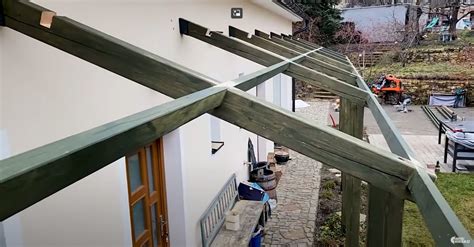 Typy policových podpier a ich montáž