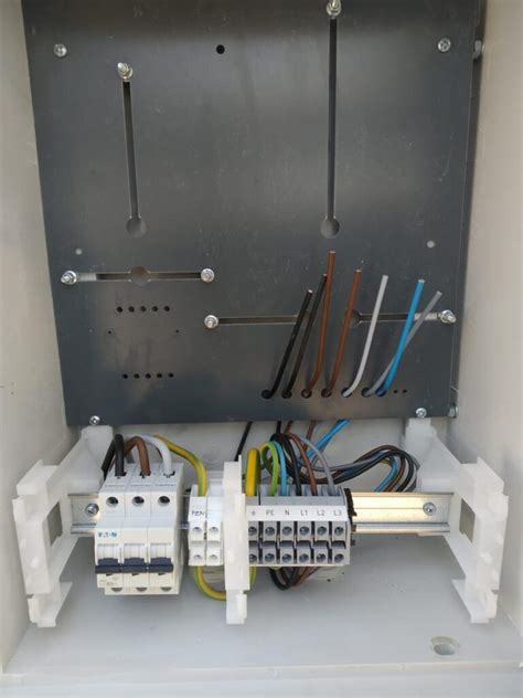 Schéma montáže zapusteného elektromerového rozvádzača