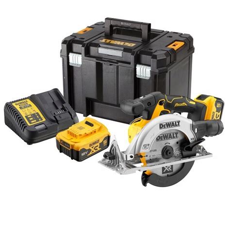 DeWalt Ručná kotúčová píla DWE575K-QS v akcii
