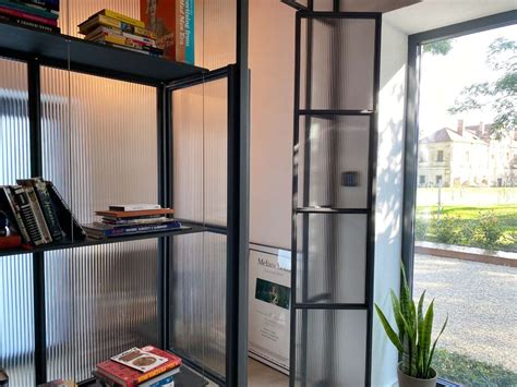 Interiér s posuvnými dverami v industriálnom štýle