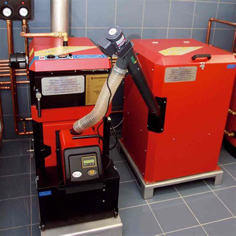 Drevené polená pripravené na spaľovanie v kotle