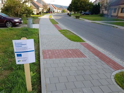 Bezbariérový chodník s integrovaným osvetlením