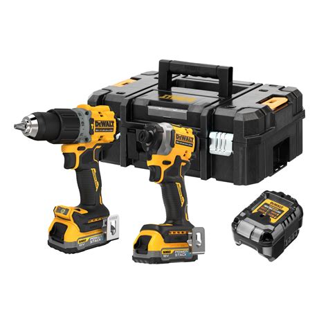 ilustrácia hodnotenia produktov a recenzií DeWALT