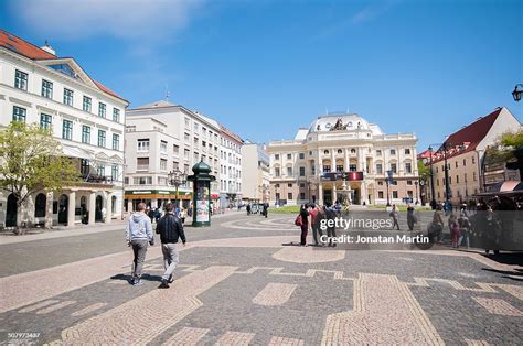 Hviezdoslavovo námestie s promenádou