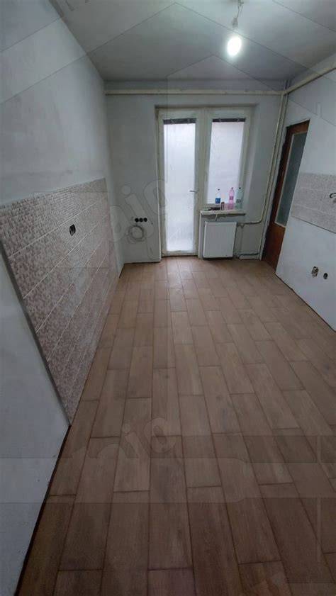 Ukážka Ytong schodiska v rodinnom dome pred a po dokončení povrchovej úpravy